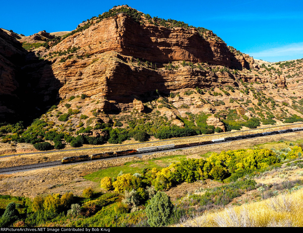 UP 8738 leads westbound manifest freight down Echo Canyon